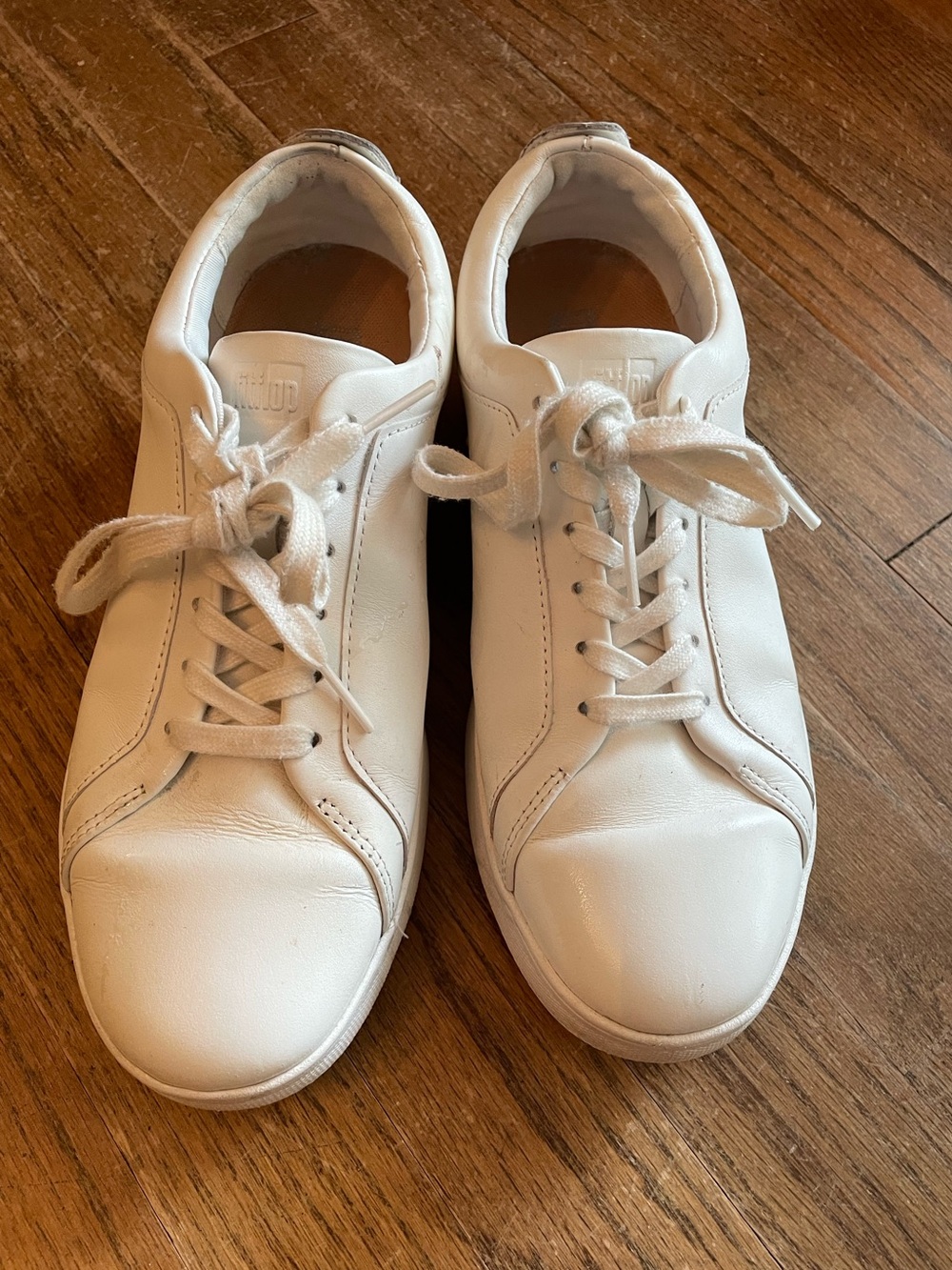 Fit Flop size 7.5 White Leather Lace-Up Sneakers